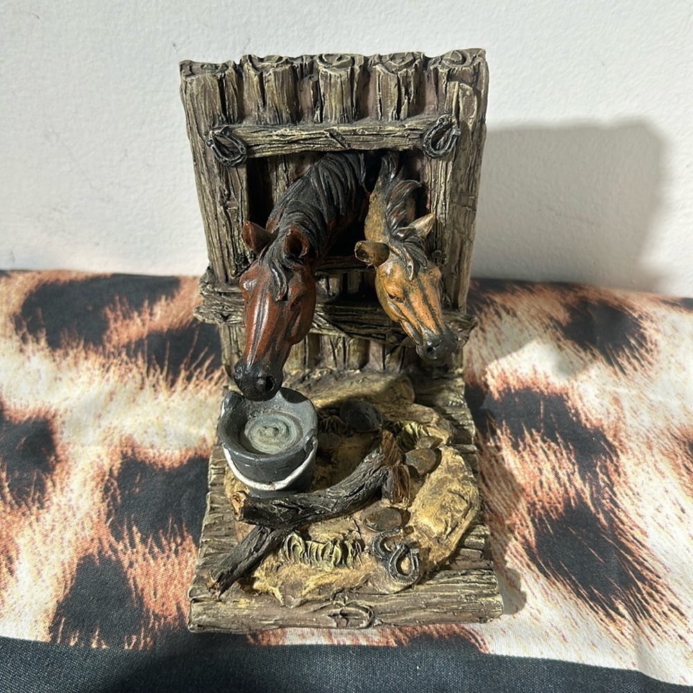 Décor - Picture 1 of 2